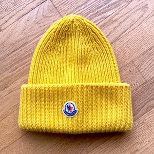 Moncler New adult yellow beanie unisex wool/cashmere blend.. Authentic.
